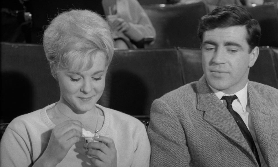 A Kind of Loving (1962) John Schlesinger, Alan Bates, June Ritchie, Thora Hird, Drama, Romance-poster