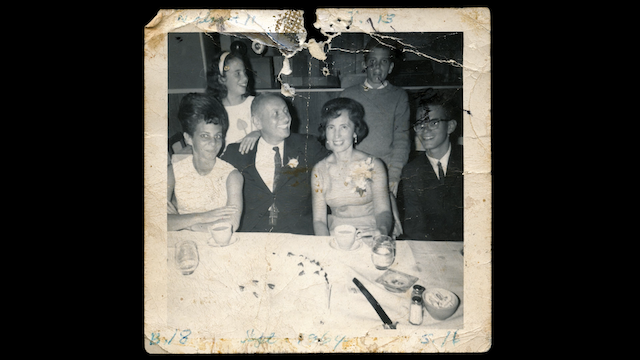 All the Beauty and the Bloodshed (2022)-poster