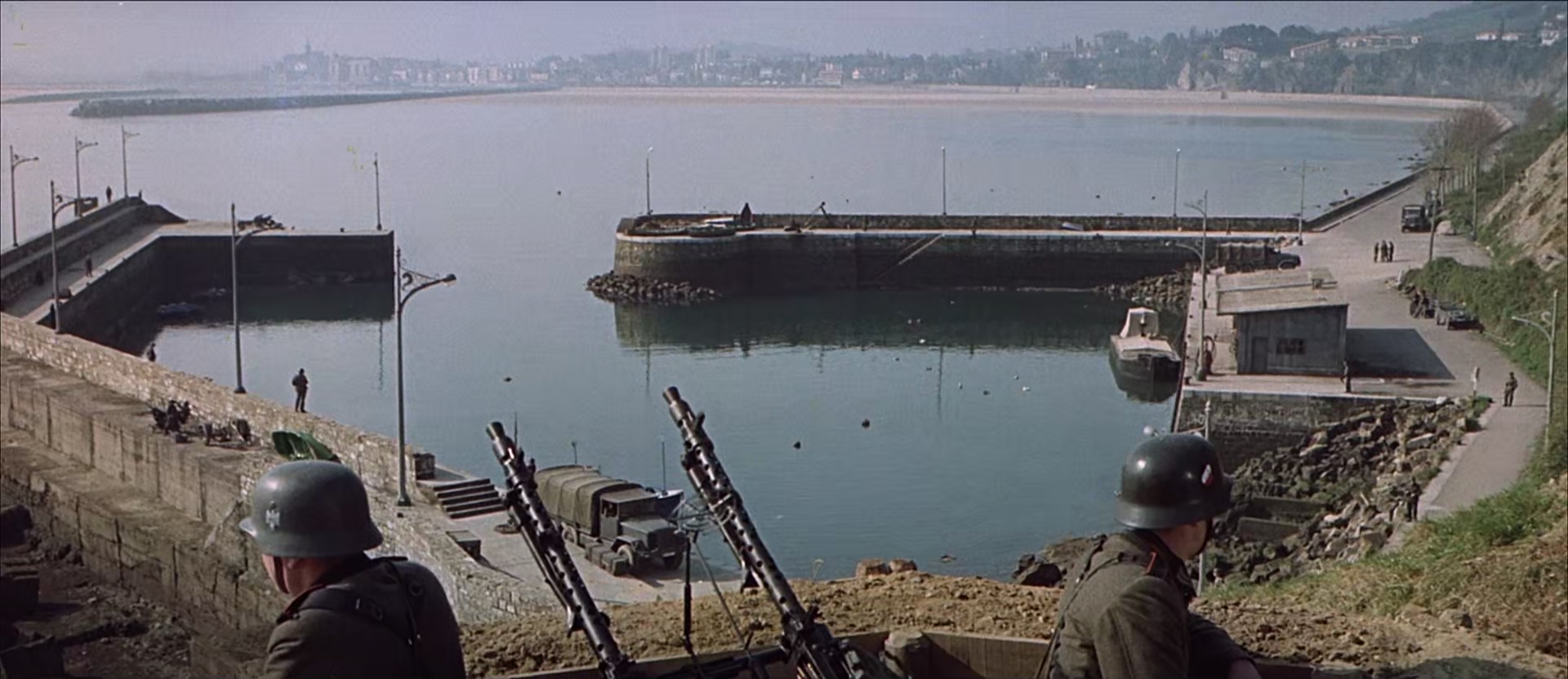 Battle of Britain (1969) Guy Hamilton, Michael Caine, Trevor Howard, Harry Andrews-poster