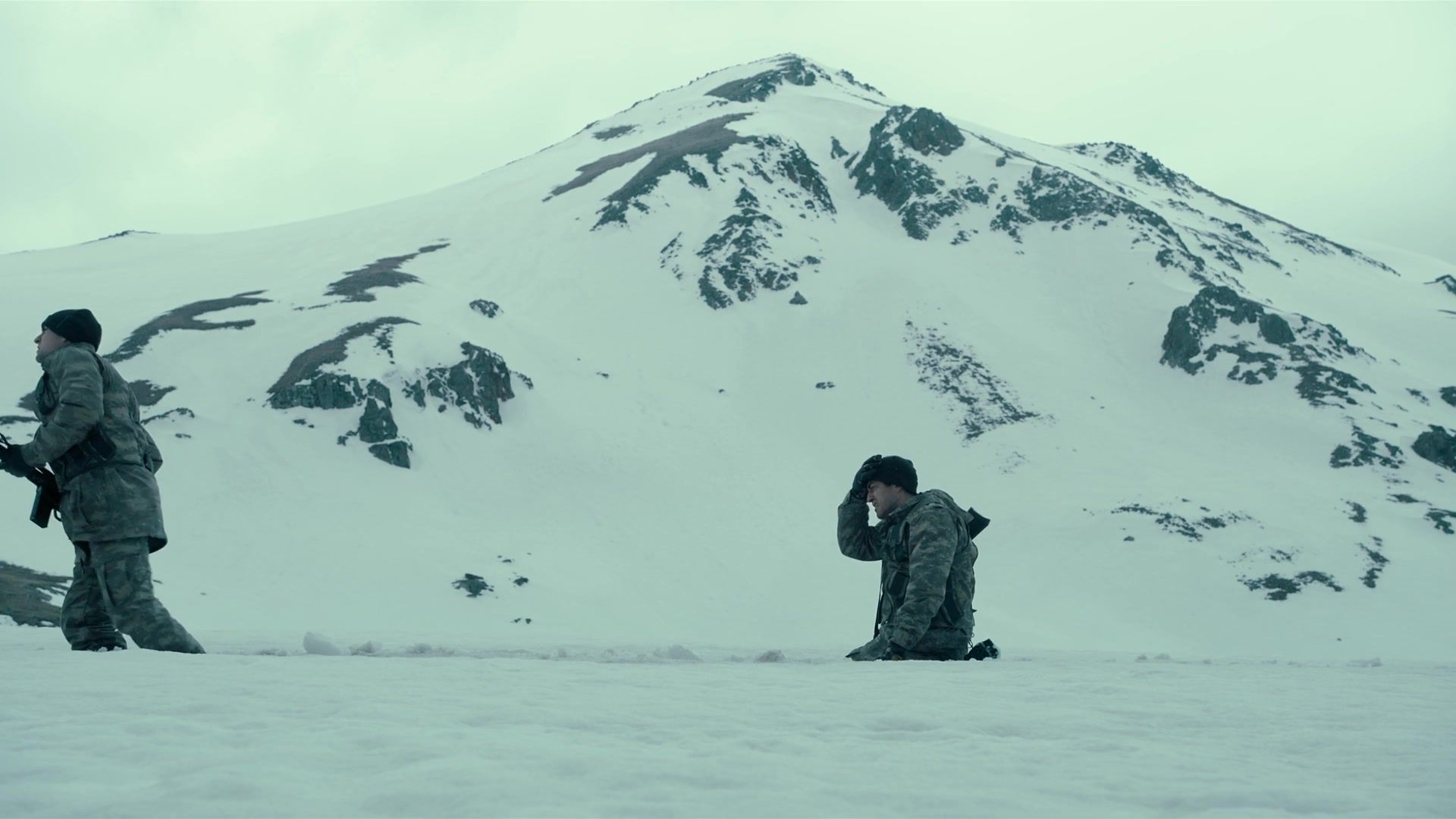 The Mountain AKA Dag (2012) Alper Caglar, Caglar Ertugrul, Ufuk Bayraktar, Firat Dogruloglu-poster