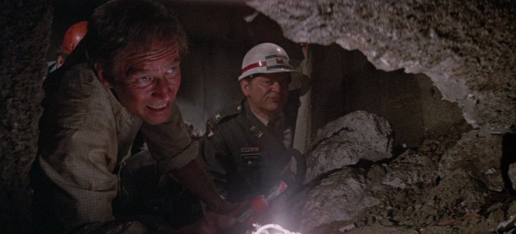 Earthquake (1974)-poster