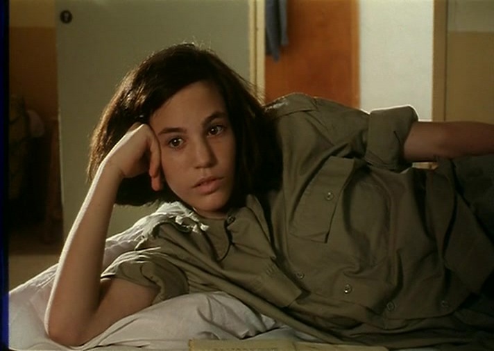 Under the Domim Tree AKA Etz Hadomim Tafus (1994) Eli Cohen, Gila Almagor, Juliano Mer-Khamis, Uri Avrahami-poster