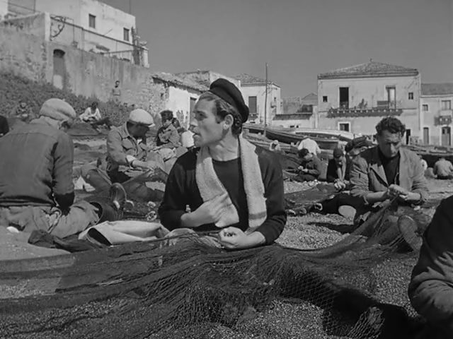 La Terra Trema / The Earth Trembles (1948) Luchino Visconti-poster