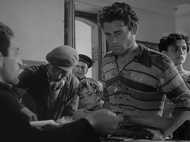 La Terra Trema / The Earth Trembles (1948) Luchino Visconti-poster