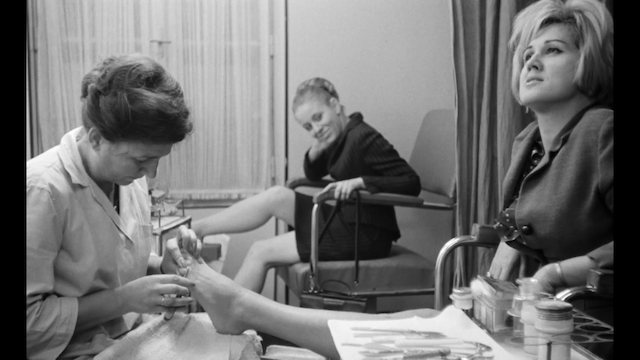 Ljubavni slucaj ili tragedija sluzbenice P.T.T. (1967) | Worldscinema | Download Free-poster