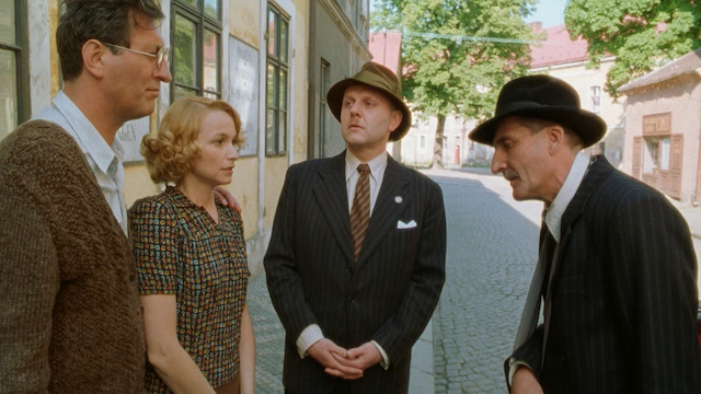 Musíme si pomáhat (2000)-poster