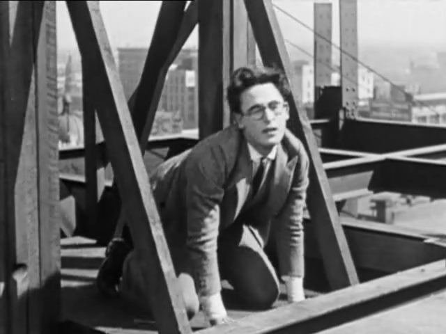 Never Weaken (1921) Fred C. Newmeyer, Harold Lloyd, Mildred Davis, Roy Brooks, Short, Comedy, Thriller-poster