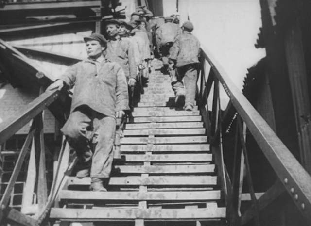 Dziga Vertov - Odinnadtsatyy AKA The Eleventh Year (1927)-poster