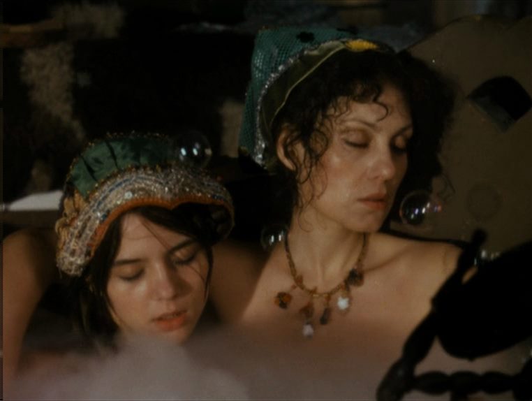 Perinbaba / The Feather Fairy (1985) Juraj Jakubisko, Giulietta Masina, Petra Vancíková, Tobias Hoesl, Comedy, Fantasy, Romance-poster