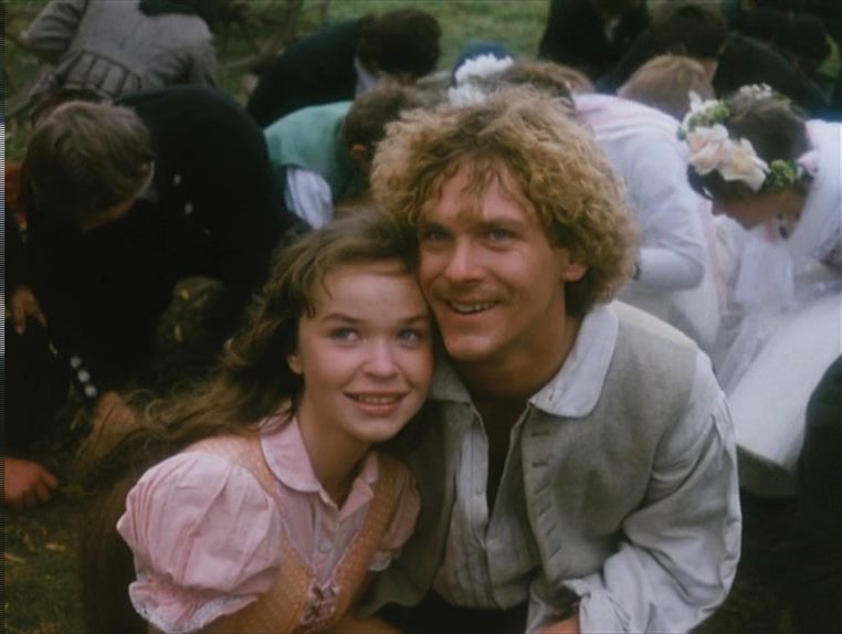 Perinbaba / The Feather Fairy (1985) Juraj Jakubisko, Giulietta Masina, Petra Vancíková, Tobias Hoesl, Comedy, Fantasy, Romance-poster