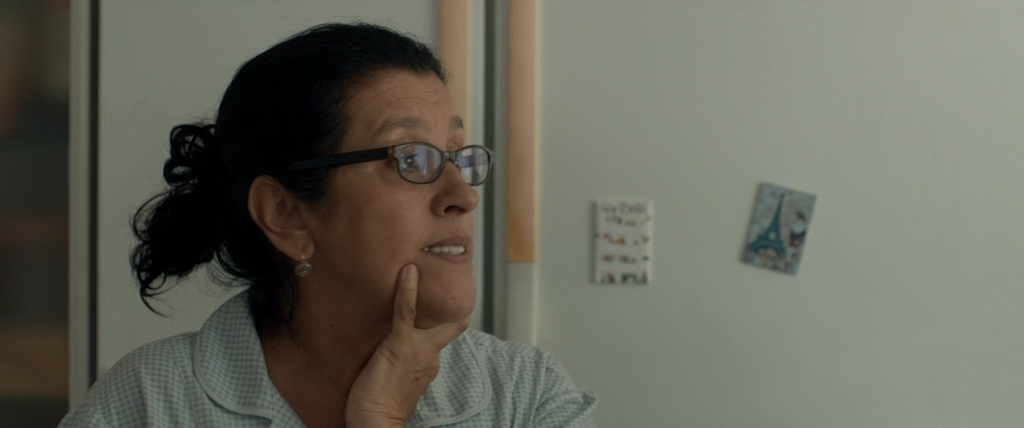 Que horas ela volta? (2015) | worldscinema.org-poster