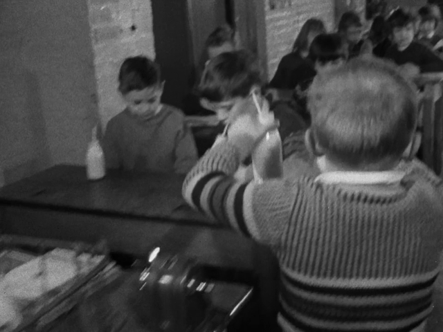 Seven Up! (1964) by Paul Almond-poster