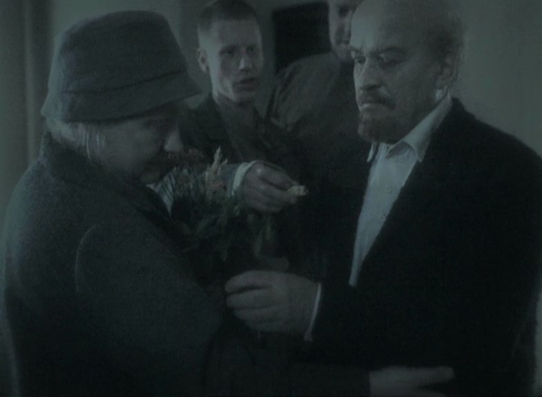 Telets / Taurus (2001) Aleksandr Sokurov, Leonid Mozgovoy, Mariya Kuznetsova, Sergey Razhuk, Drama-poster