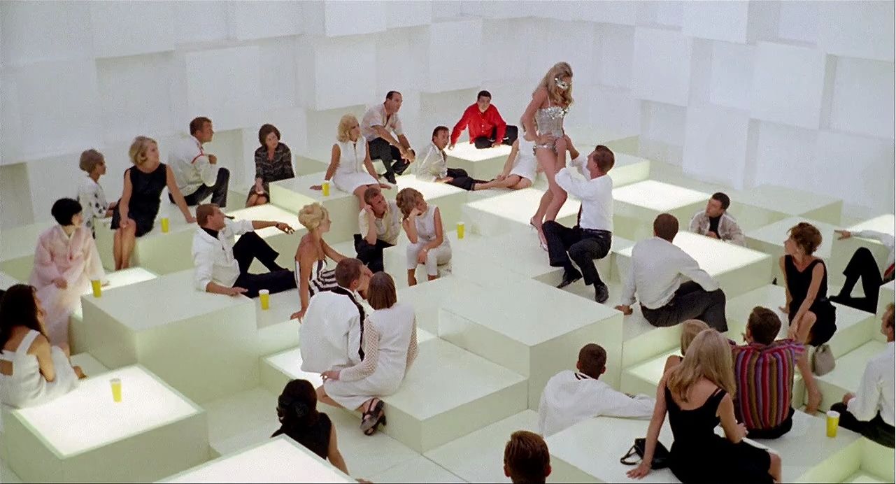 The 10th Victim AKA La decima vittima (1965) Elio Petri, Marcello Mastroianni, Ursula Andress, Elsa Martinelli-poster