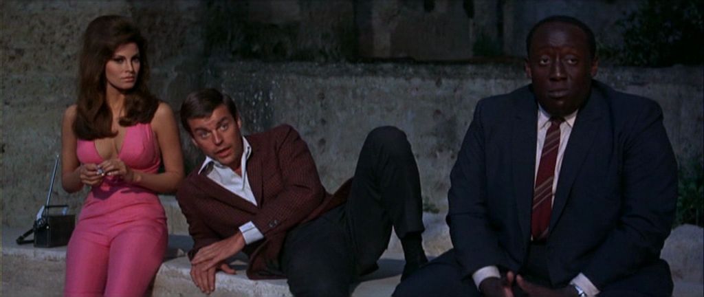 The Biggest Bundle of Them All (1968) Ken Annakin, Vittorio De Sica, Raquel Welch, Robert Wagner-poster