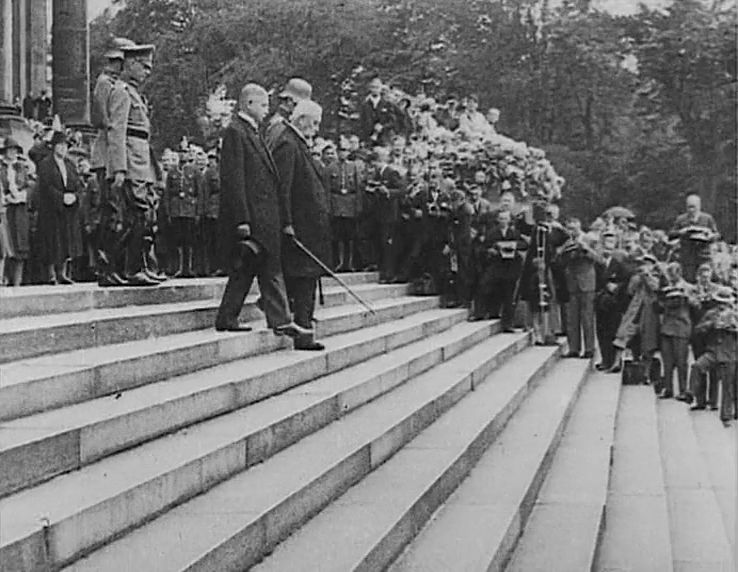 The Curse of the Swastika (1940) Roy de Groot, Bob Danvers Walker-poster