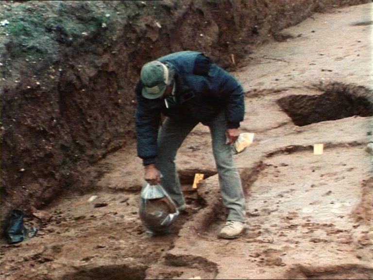 The Mourning Rock / Agelastos petra (2000) Filippos Koutsaftis, Panagiotis Farmakis, Documentary-poster