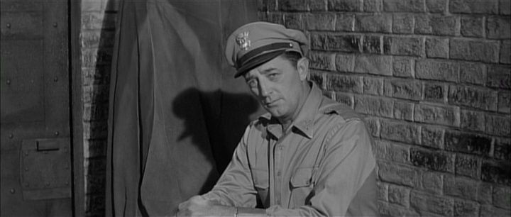 Man in the Middle (1964) Guy Hamilton, Robert Mitchum, France Nuyen, Barry Sullivan-poster