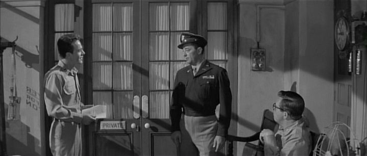 Man in the Middle (1964) Guy Hamilton, Robert Mitchum, France Nuyen, Barry Sullivan-poster