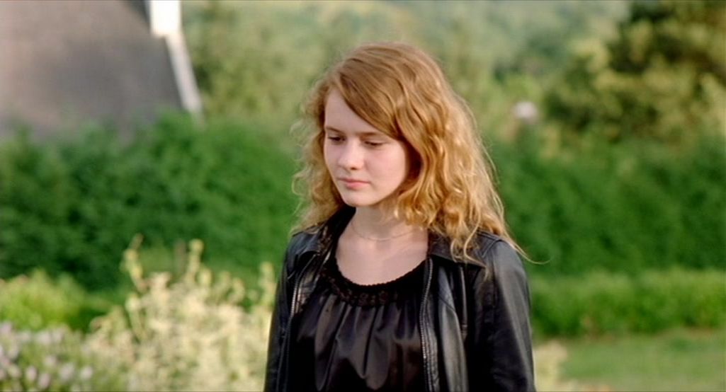 Love Like Poison / Un Poison Violent (2010) Katell Quillévéré, Clara Augarde, Lio, Michel Galabru-poster